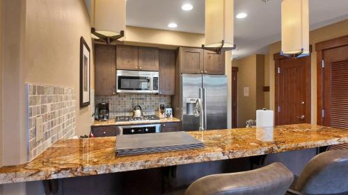 Peak 8 Apartment | One SKi Hill Place Resort Suite 8102