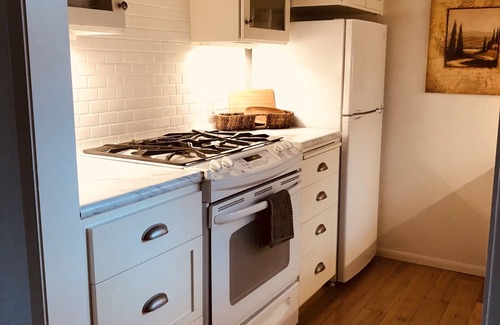 Lodge Hill House | One Story Cambria Ranch Style Home - 1 Bedroom - 1 Bath - 1 Full Kitchen