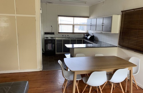 Victor Harbor Cottage | One street from the beach
