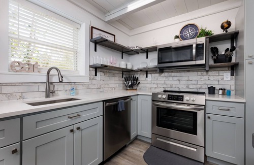 Dauphin Island Cottage | One year anniversary! Quiet Cottage Close to Everything on the Island