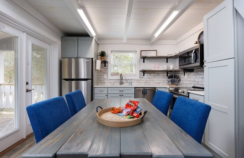 Dauphin Island Cottage | One year anniversary! Quiet Cottage Close to Everything on the Island