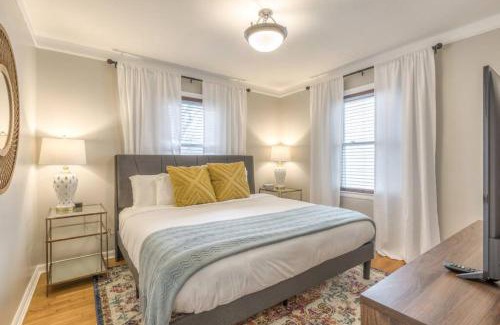 Turner Park House | OneCozyPlace Tulsa - King Bed Expo, TU, Downtown