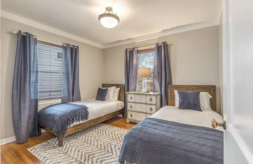 Turner Park House | OneCozyPlace Tulsa - King Bed Expo, TU, Downtown