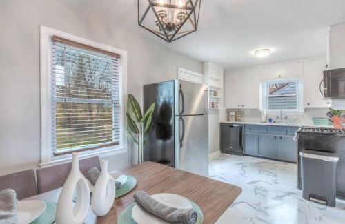 Turner Park House | OneCozyPlace Tulsa - King Bed Expo, TU, Downtown