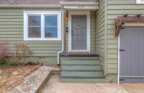 Turner Park House | OneCozyPlace Tulsa - King Bed Expo, TU, Downtown