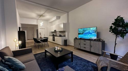 Klein-Antwerpen Apartment | OneLuxStay near Fashion District