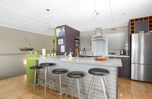 Okere Falls Cottage | Onepoto Bay Lakehouse - Lake Rotoiti Holiday Home
