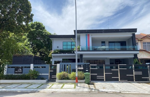 Bukit Indah Villa | OneRiimba Garden View Residence. Private Pool. Jacuzzi. Karaoke. 5mins Legoland