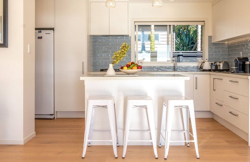Onetangi House | ONETANGI BEACHFRONT ESCAPE | Coast & Country | WINTER DEAL - Stay 3, Pay for 2