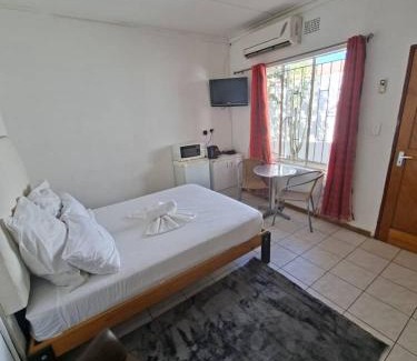 Windhoek West Bed & Breakfast | Onguti Guesthouse & Spa