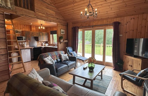 Taynuilt Cabin | Onida Cabin - Log cabin with hot tub in stunning location close to loch shore