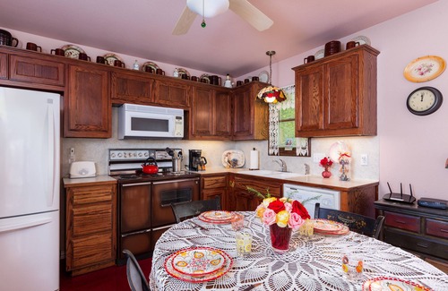 Manchaca House | Onion Creek Cottage in the Heart of Texas!nLovely Sunporch! Charm meets Comfort!