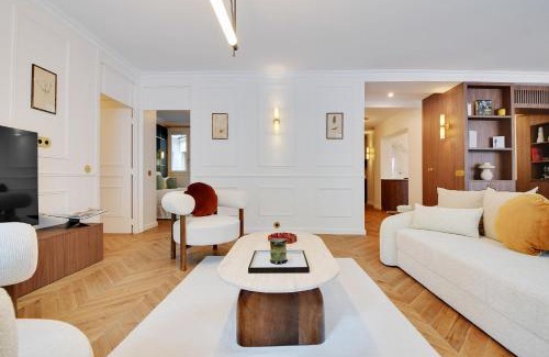 Odeon Apartment | ONIRI - Serviced Apartment in Saint Germain