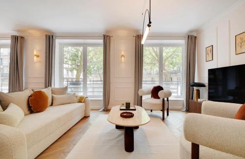 Odeon Apartment | ONIRI - Serviced Apartment in Saint Germain