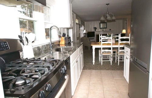 West Harwich House | Only 1/2 mile to Pleasant Street Beach