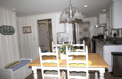 West Harwich House | Only 1/2 mile to Pleasant Street Beach