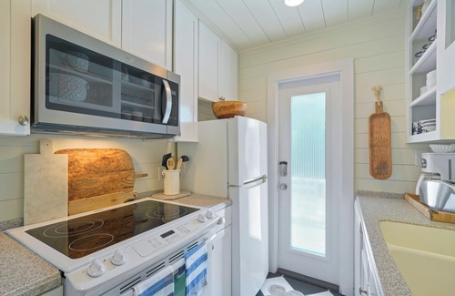 Seaside House | Only 2 Min Walk to Seaside Private Beaches! Renovated home + 2 Adult Bikes!
