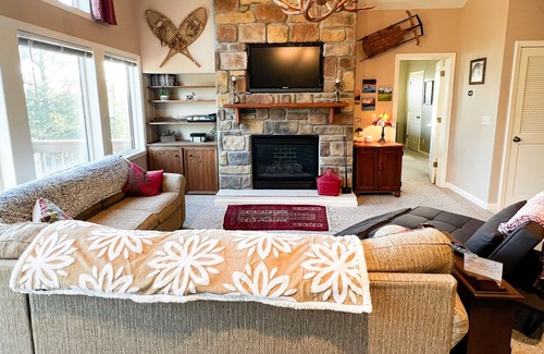 Clymer Condo | Only 3 BDRM in Northgate. Discounts on ski season weeknights!
