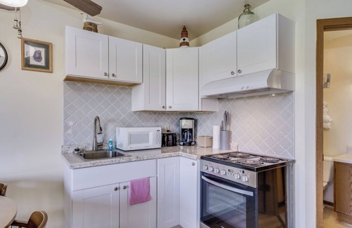 Chincoteague Condo | Only 5 min to Assateague National Seashore!