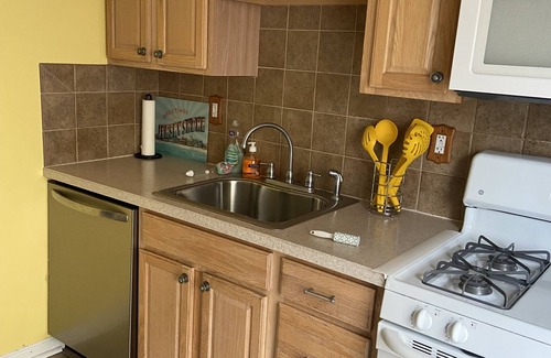 Cape May House | Only 6 blocks to the beach or shopping. Bike ride to Lighthouse or Sunset Beach.