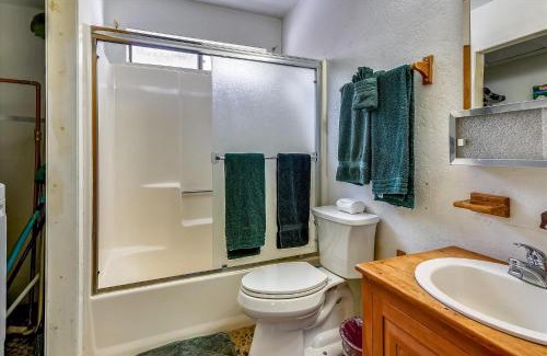 Tahoe Paradise House | Only 7 Miles To Heavenly, Huge Deck, Pets Welcome