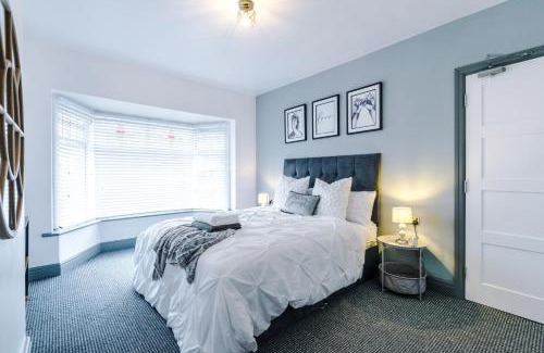 Bispham House | Only Family Groups - Pets Stay for Free - Sleeps 8 - Sofabed