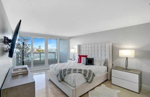 Downtown Miami Apartment | Only in My Dreams! Direct Water View Luxury Condo
