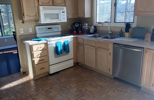 McGaheysville House | Only Private POOL in Massanutten! Large Comfy Home. Your fun starts HERE.