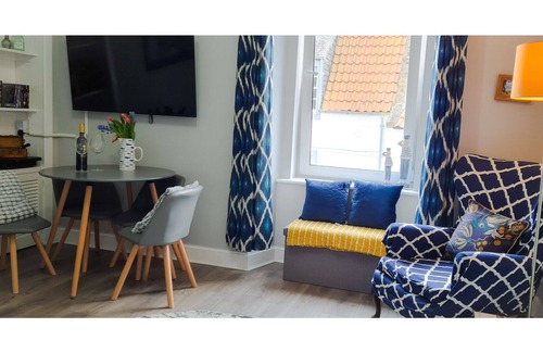 Anstruther Apartment | Only yards from the historic seafront: Bright, modern flat. Super dog friendly!