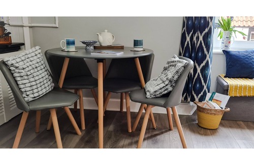 Anstruther Apartment | Only yards from the historic seafront: Bright, modern flat. Super dog friendly!