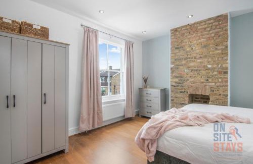 Crofton Park Apartment | OnSiteStays - Bright spacious 2-BR, Wifi and lots of street parking