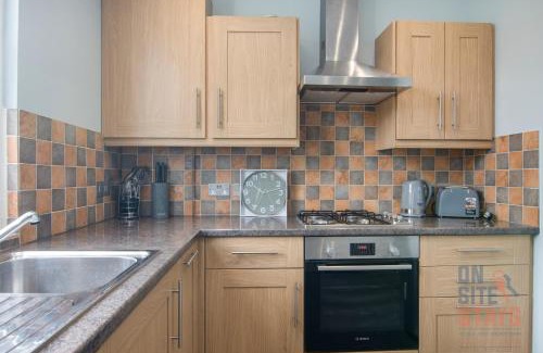 Crofton Park Apartment | OnSiteStays - Bright spacious 2-BR, Wifi and lots of street parking