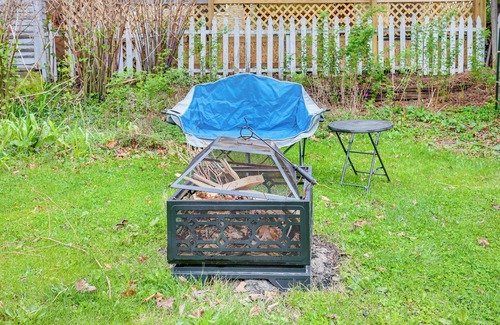 Ontonagon Cottage | Ontonagon Home w/Fire Pit - Steps to Beach!