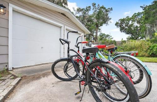 St. Augustine House | Onyx House King Size Beds Bikes Games Wine