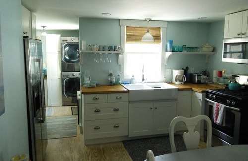 Old Orchard Beach House | OOBeach House 10 Minute Walk To Pier - Beautiful Back Yard With Hot Tub