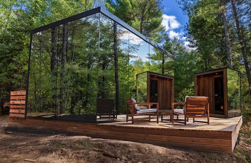 North Pole Cabin | ÖÖD Adirondacks at Jay - Scandinavian Mirror Cabin