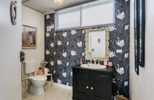 Goolwa South Apartment | 'Ooh La La' is a quirky French inspired apartment