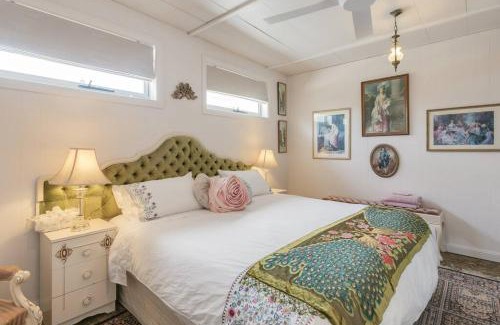 Goolwa South Apartment | 'Ooh La La' is a quirky French inspired apartment