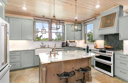 Fredericksburg House | Opa O's Gast Haus | 4/3.5 Farmhouse | Full Kitchen | Fire-pit & Grill | Children Welcome