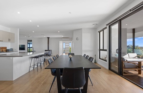Mansfield House | Opal - Mansfield - Sleeps 7