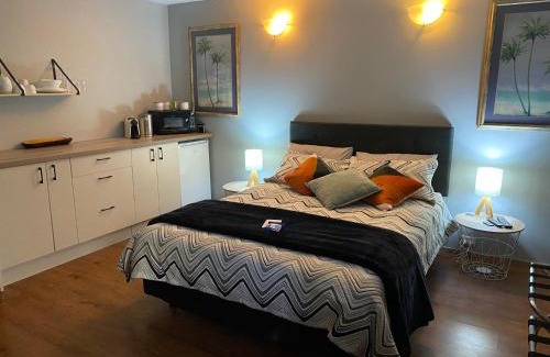 Henderson House | Opanuku Out West