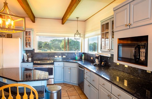 Bandon House | Open 3100sf White Water View, Pets Welcomed, No Stair Entry