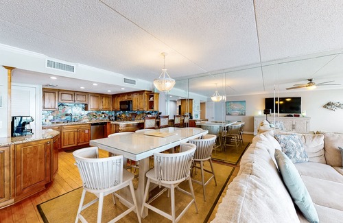 Fort Walton Beach Condo | Open & airy third-floor condo with great ocean views - close to dining