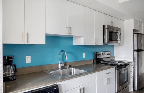 West Woodland Apartment | Open Ballard Studio w/Lounge & W/D, nr Dining & Bars, by Blueground