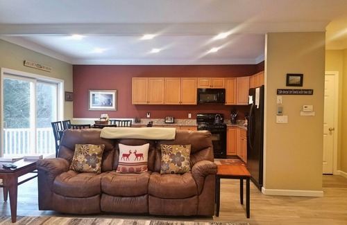 Lincoln House | Open concept, 2-level, AC/FP, wood view, deck, swim club. F132B by LRS