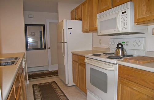 Lincoln Condo | Open concept, AC/FP, deck, view, pet-friendly, swim club. F5006 by LRS