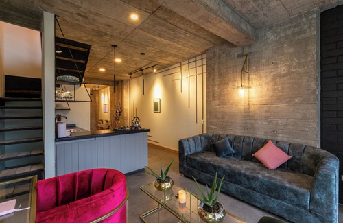 Astorga Apartment | Open Concept Penthouse Loft @ Nido Sky: Unit 18