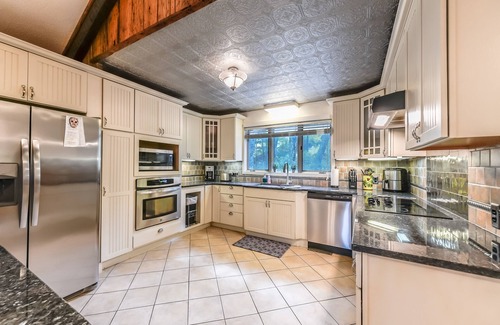 Nellysford House | Open floor plan close to skiing, hiking, and dining.