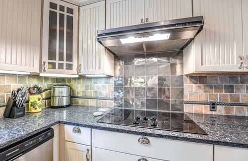 Nellysford House | Open floor plan close to skiing, hiking, and dining.