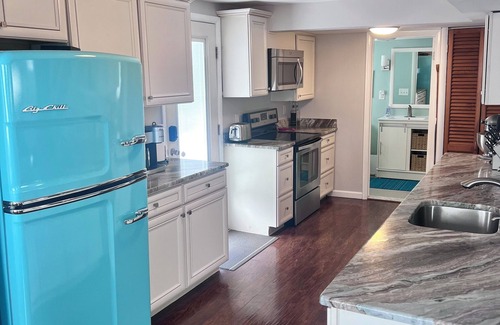 North Beach Haven House | OPEN FLOOR PLAN - One Block to Ocean, One Block to Bay